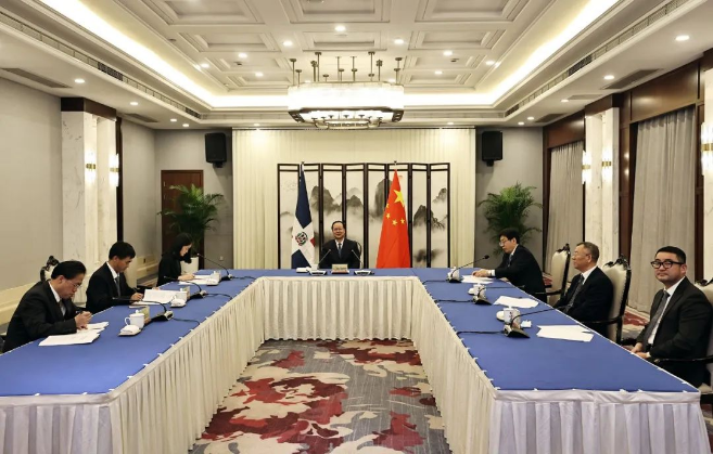 盈峰環(huán)境“助力”多米尼加清運垃圾，毛偉明省長出席線上交接儀式